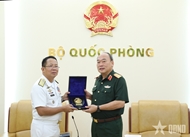 Vietnamese Deputy Chief of General Staff receives Philippine Navy Chief